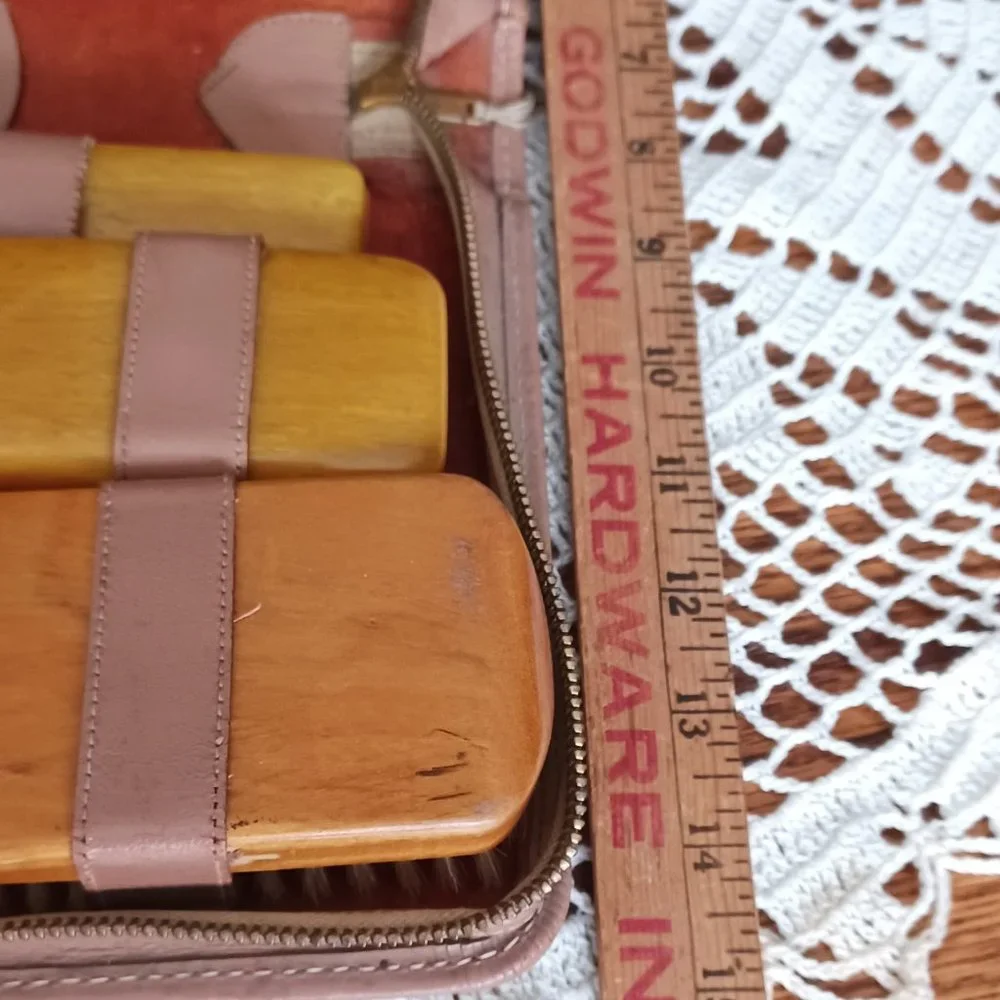 VINTAGE  MEN'S CELLULOID TRAVEL  GROOMING KIT in  GENUINE GOAT LEATHER CASE